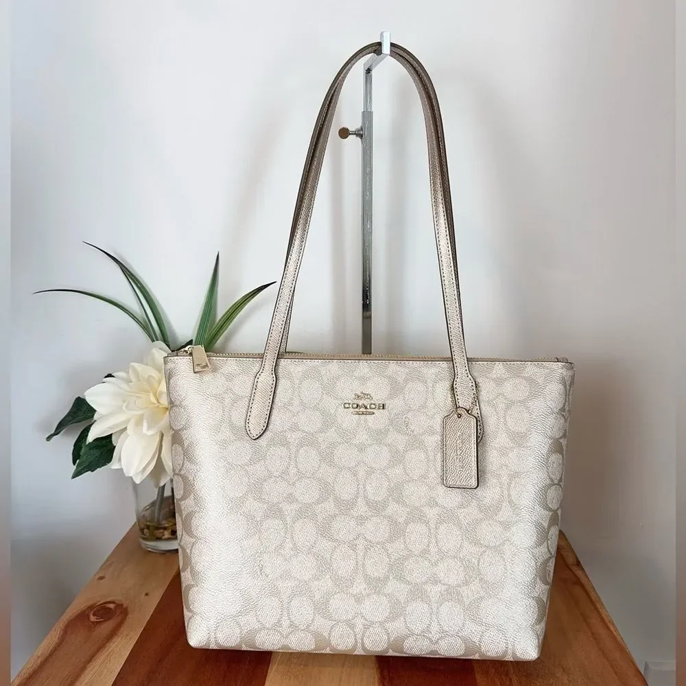 NWT Coach Fiona Zip Tote Bag In Signature‎ Canvas
